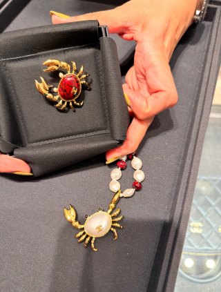 Chanel Pearl Gold Charm Choker Necklace – Elegant Luxury Fashion Jewelry