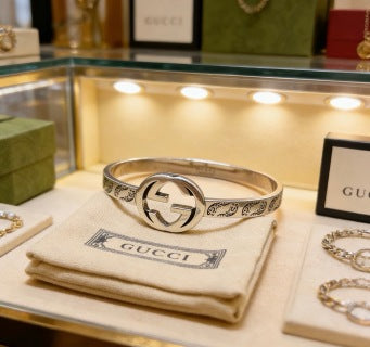 Gucci Interlocking G Crystal Texture Signet Cuff Bracelet